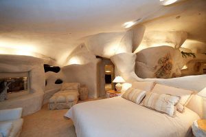 http://static.boredpanda.com/blog/wp-content/uuuploads/unusual-homes/unusual-homes-3-4.jpg